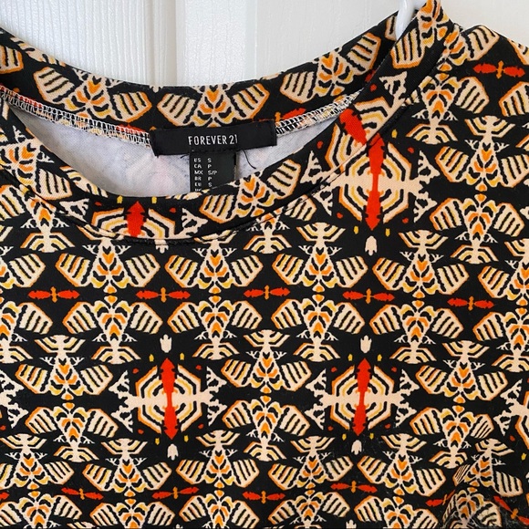 Short-Sleeve Crop Top Tee - Picture 2 of 3